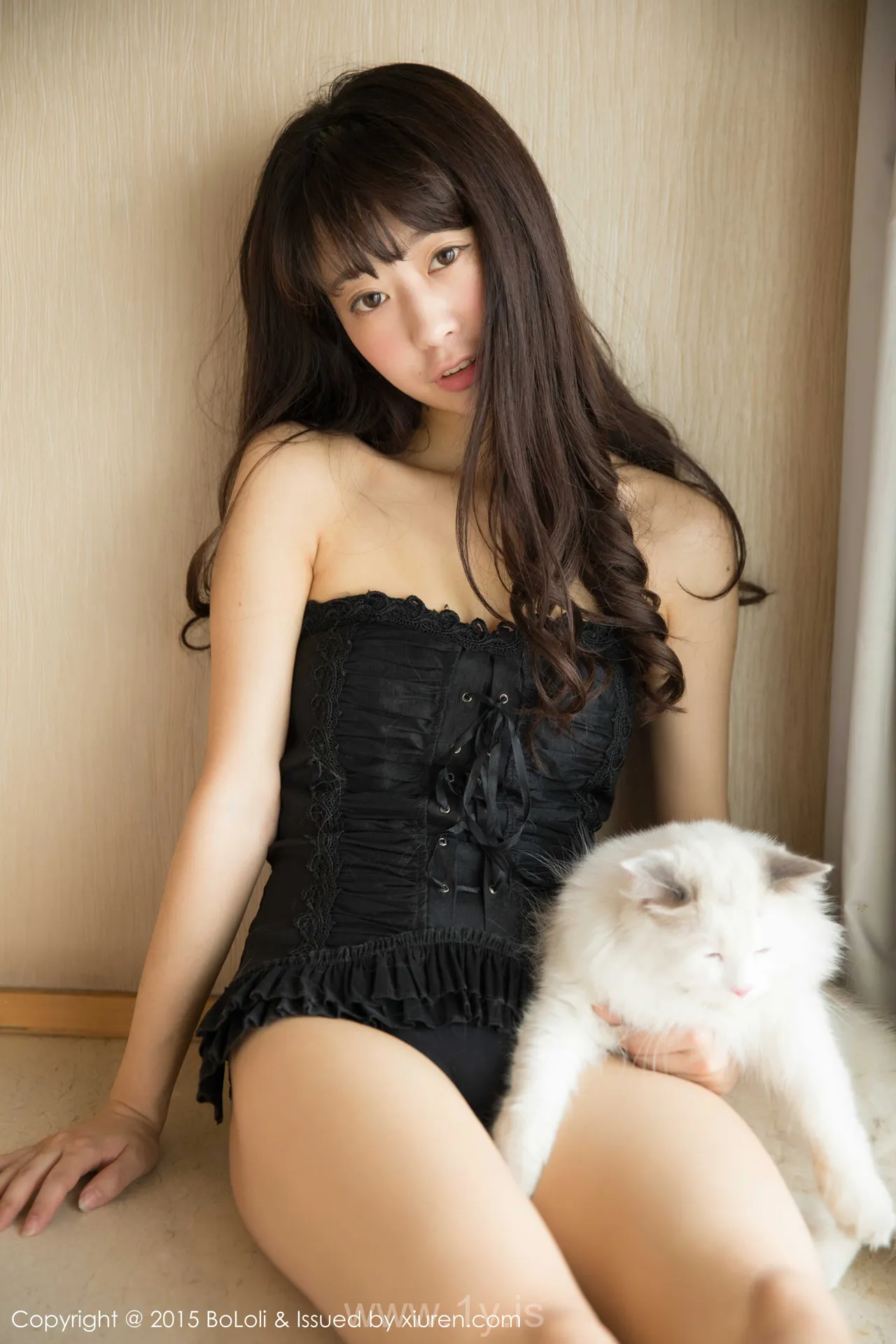 Bololi(菠萝社) Vol.040Suki朱忆音 Pretty & Fashionable Asian Cougar Suki朱忆音