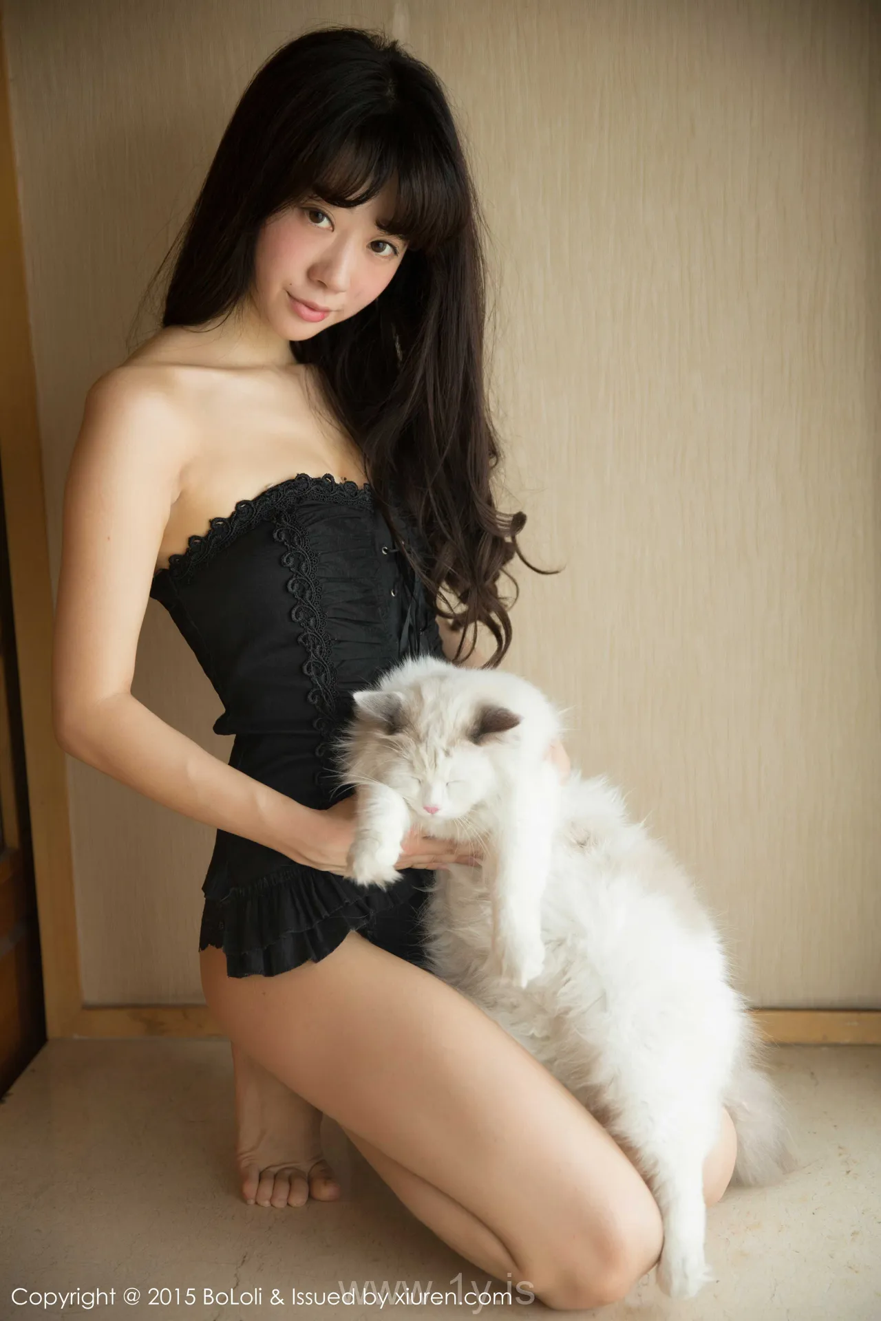 Bololi(菠萝社) Vol.040Suki朱忆音 Pretty & Fashionable Asian Cougar Suki朱忆音