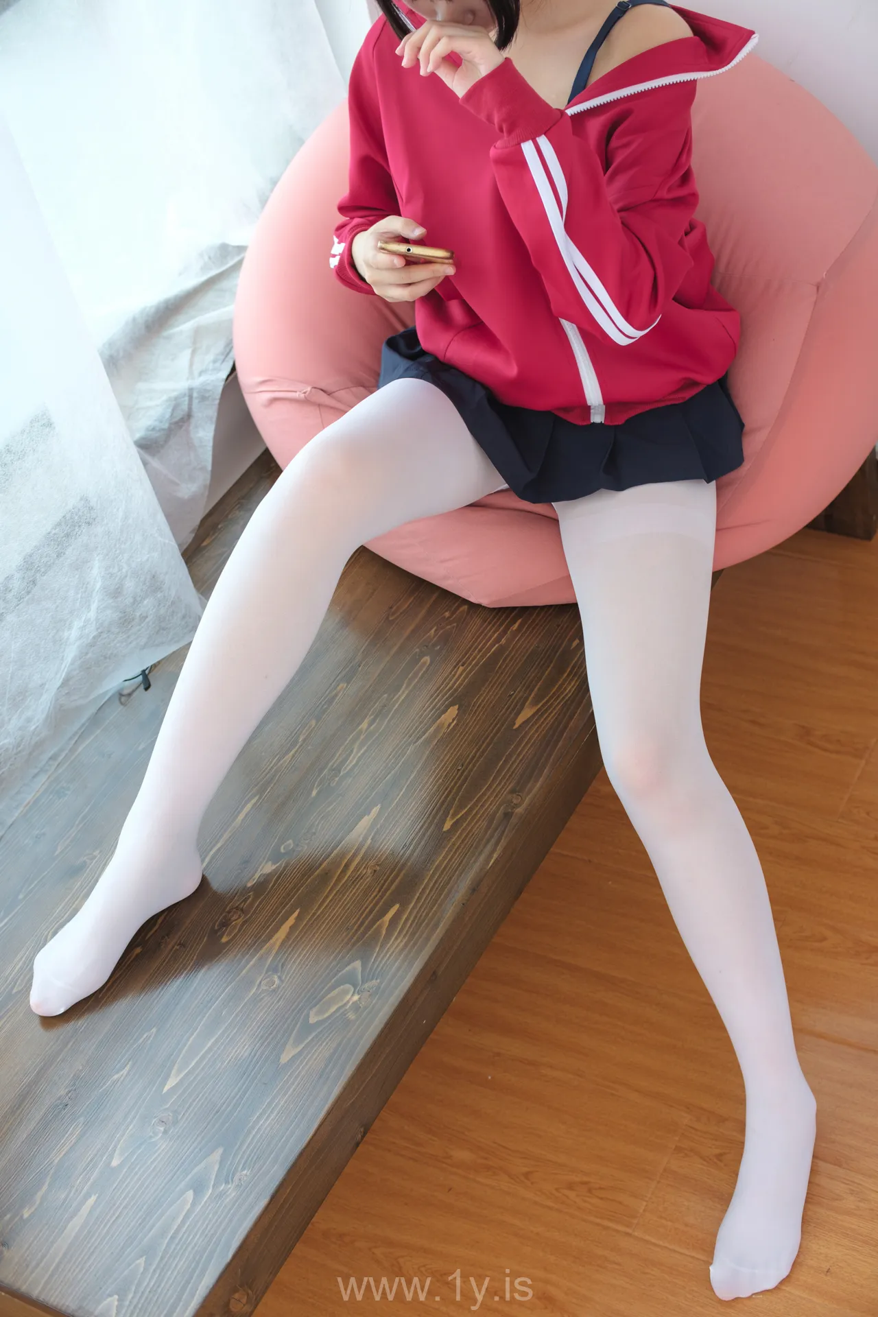 森萝财团 BETA-026 红色校服肉丝美足少女