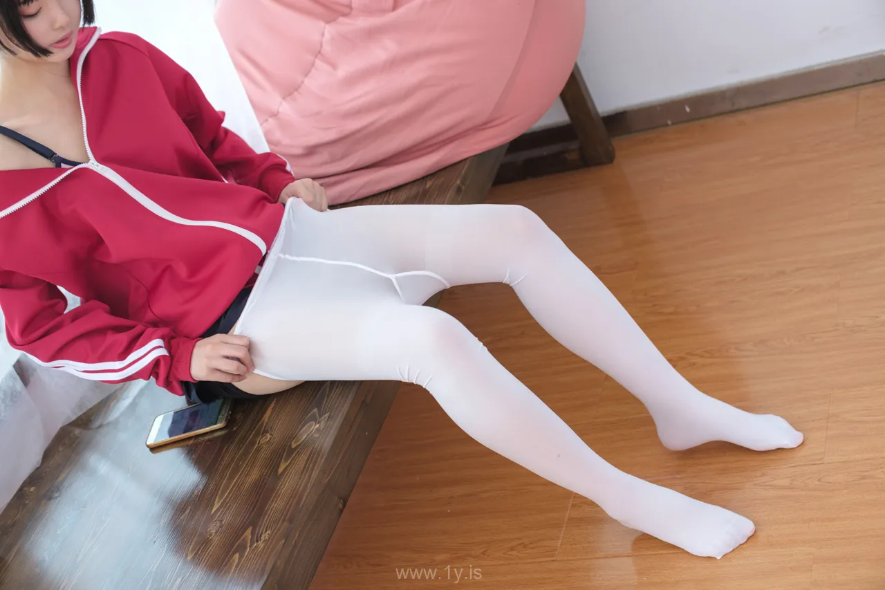 森萝财团 BETA-026 红色校服肉丝美足少女