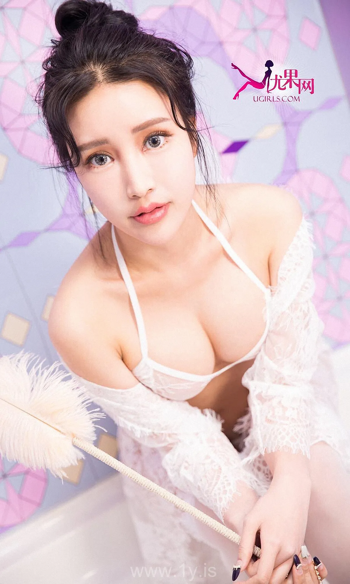 UGIRLS NO.240 Lovely & Good-looking Chinese Babe 米诺