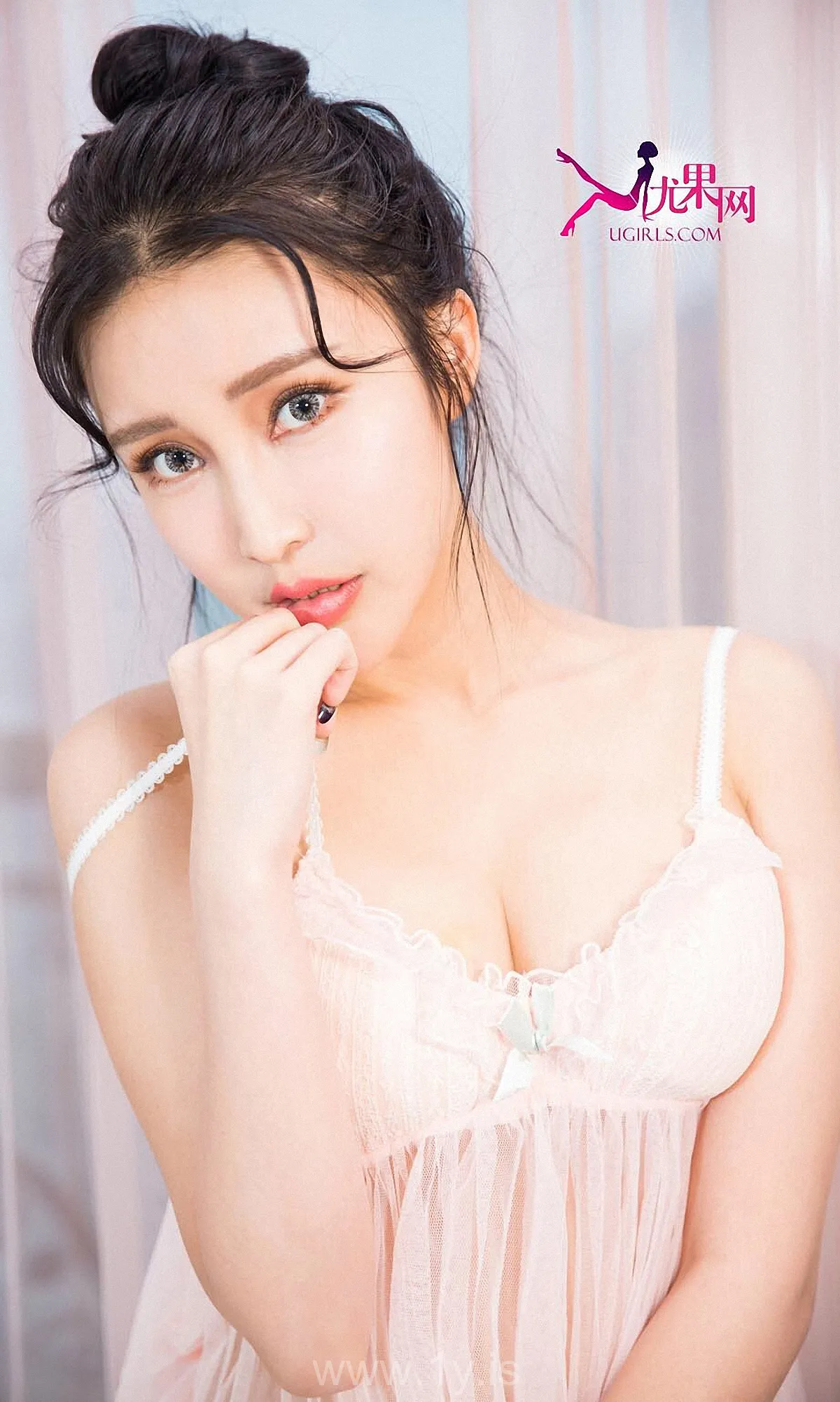 UGIRLS NO.240 Lovely & Good-looking Chinese Babe 米诺