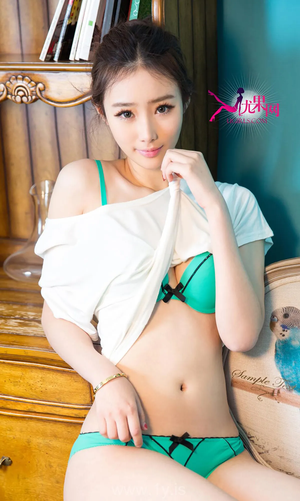 UGIRLS NO.259 Exquisite & Nice-looking Chinese Teen 刘镗窈窕少妹