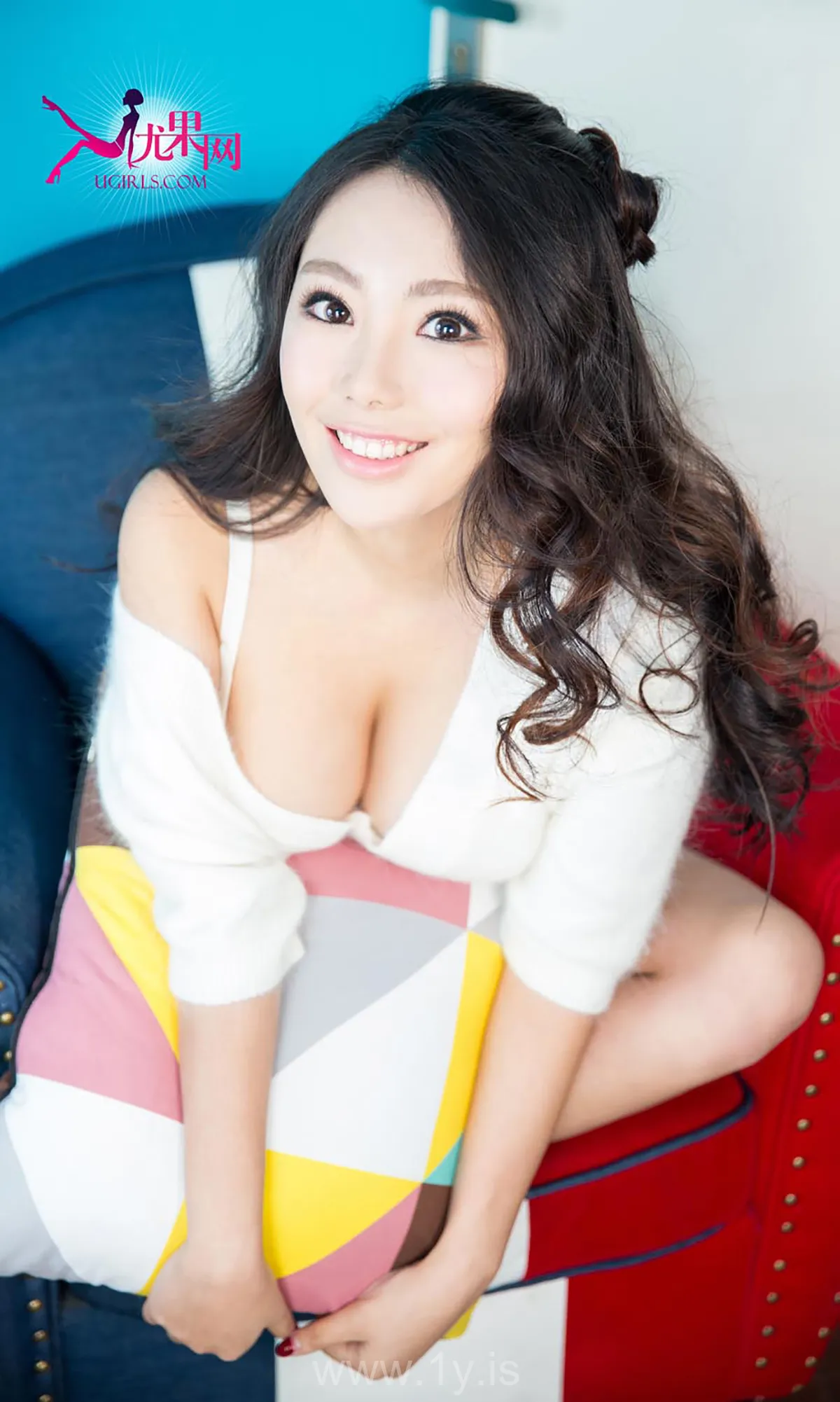 UGIRLS NO.262 Appealing & Good-looking Chinese Homebody Girl 丸子爱笑的好运妹