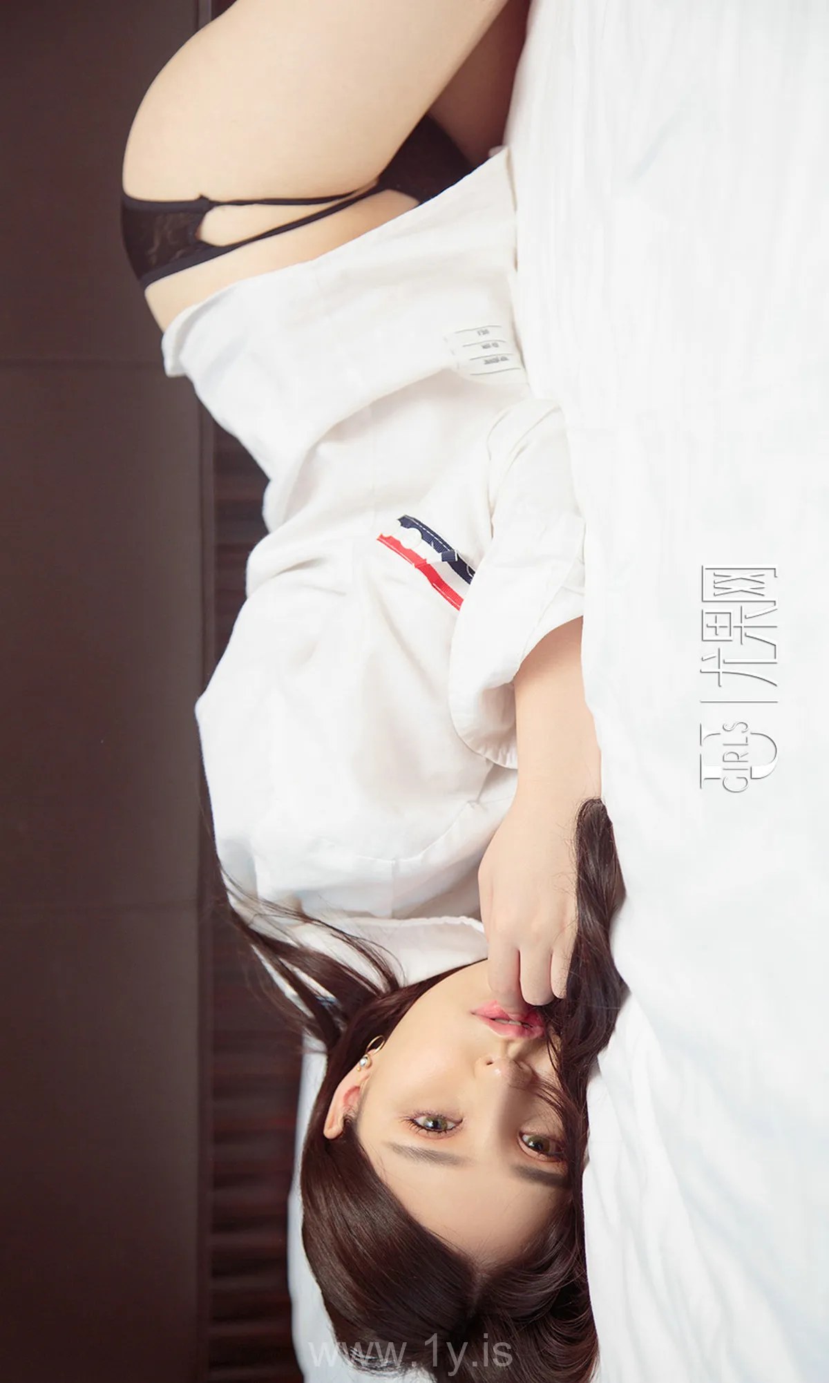 UGIRLS NO.836 Delightful & Fancy Chinese Cougar 轩小苏