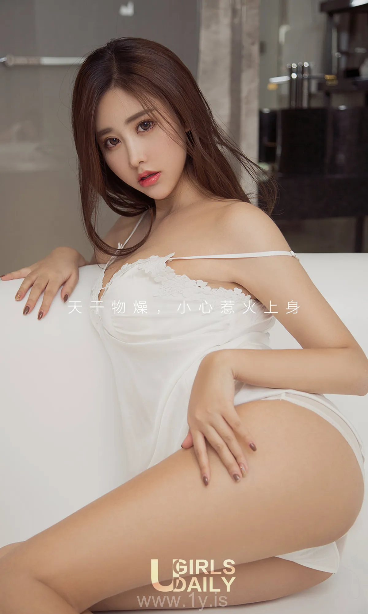 UGIRLS NO.930 Nice-looking & Pretty Chinese Homebody Girl 陈美熙