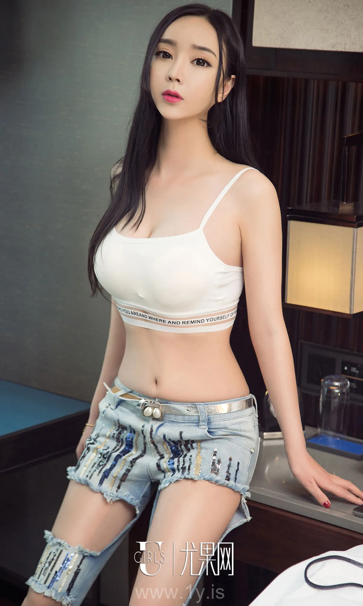 UGIRLS NO.1028 Slim Chinese Homebody Girl 艾米儿