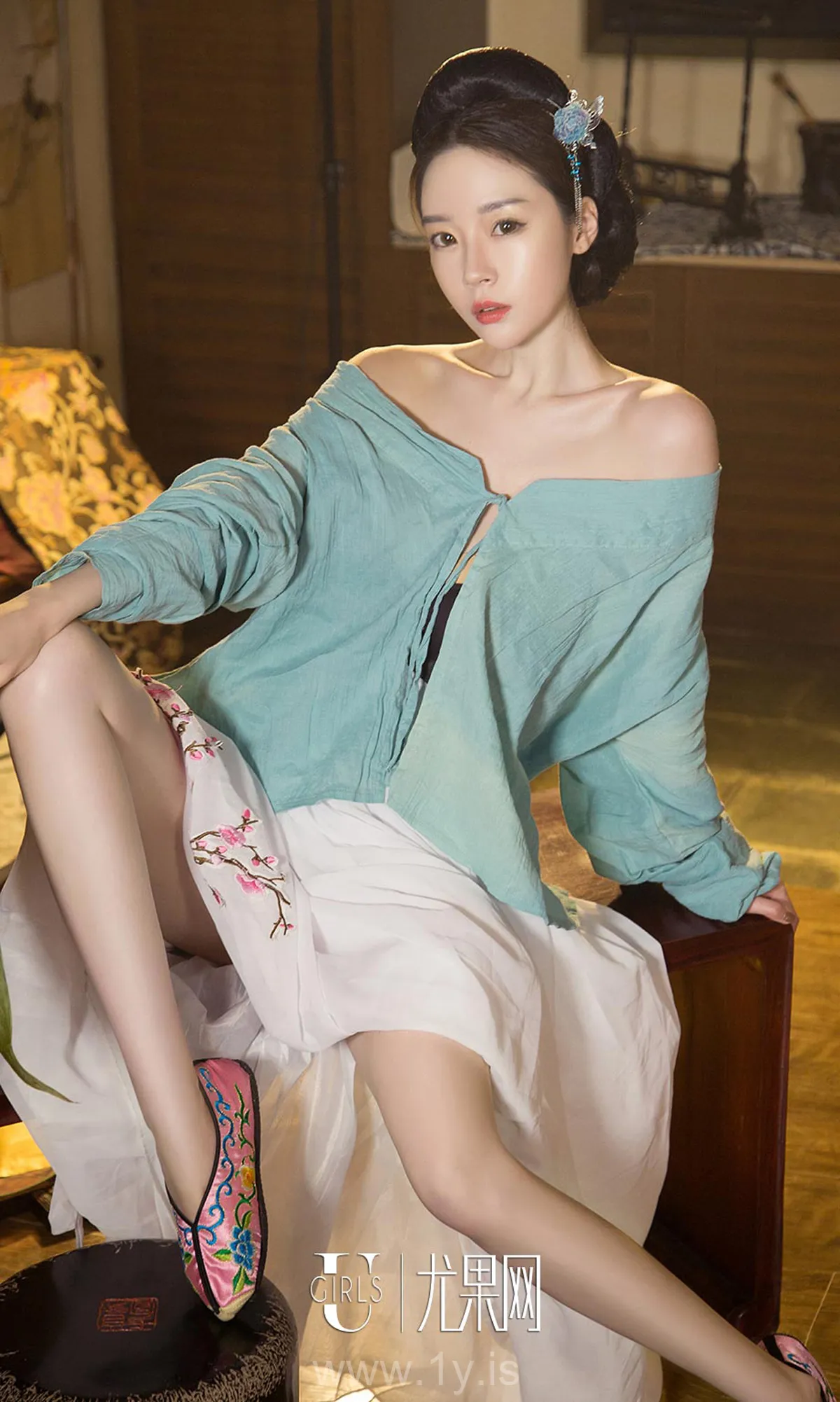 UGIRLS NO.1167 Graceful & Nice-looking Chinese Mature Princess 尤果制片人