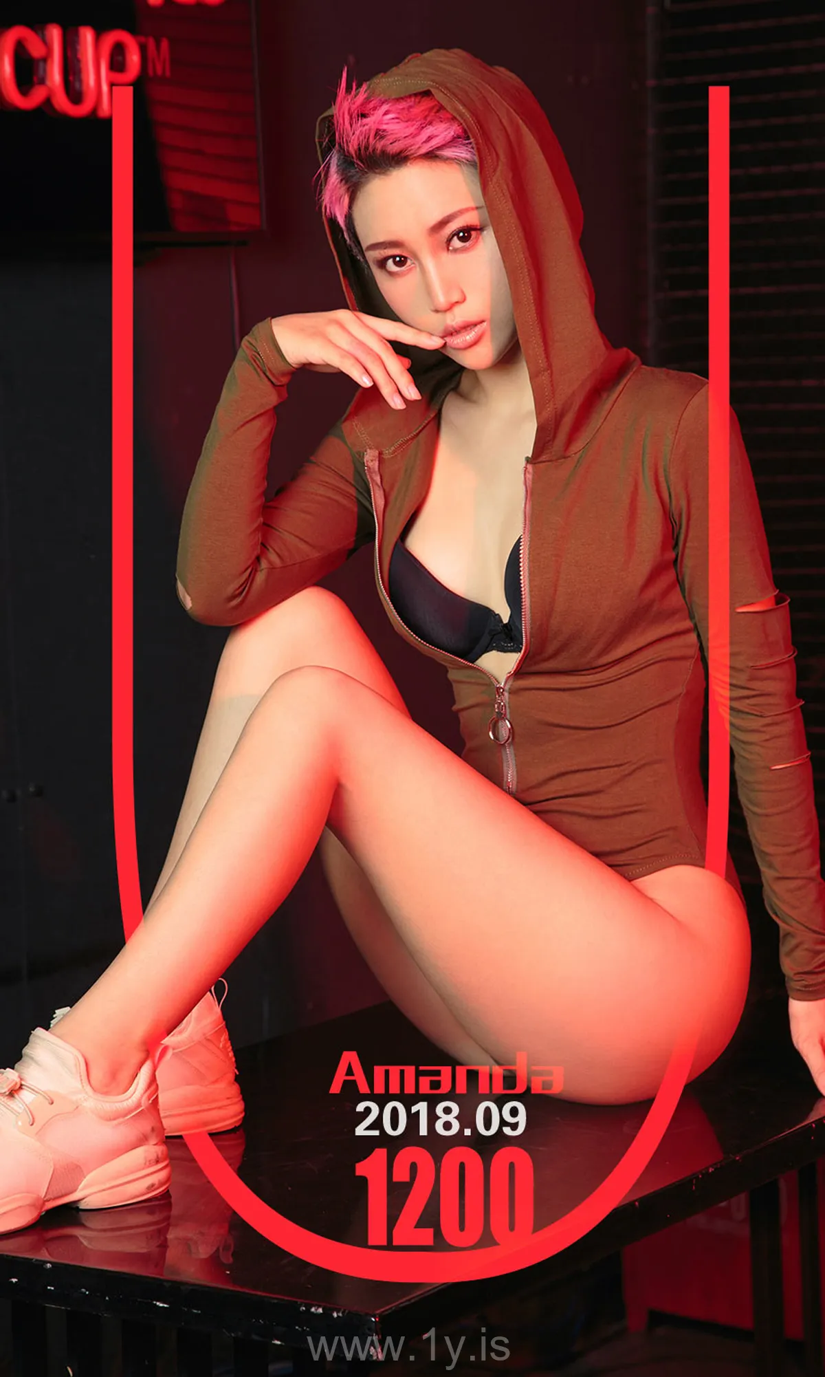 UGIRLS NO.1200 Elegant & Pretty Chinese Cougar Amanda