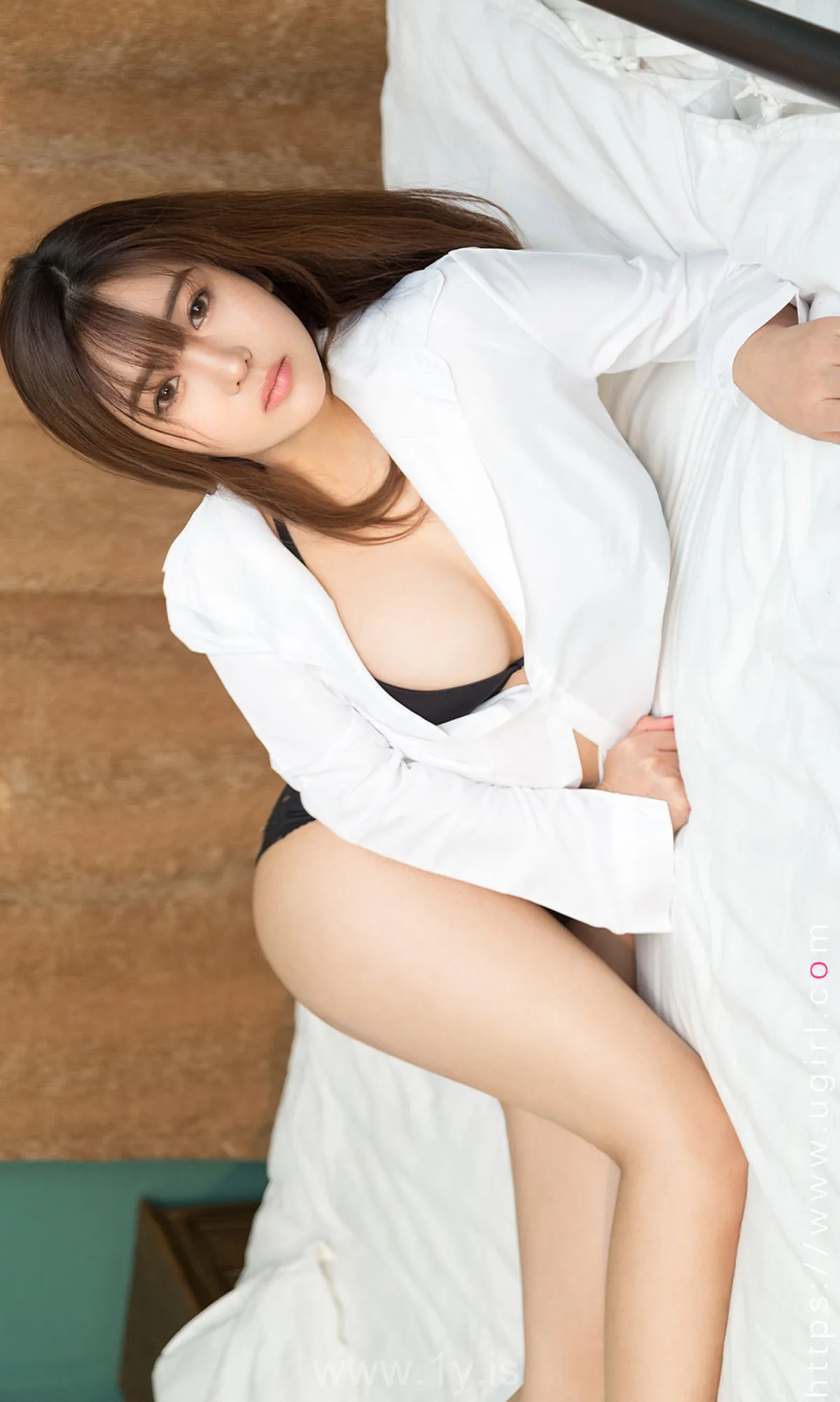 UGIRLS NO.1671 Decent & Hot Chinese Babe 欧亚琪《春光乍泄》