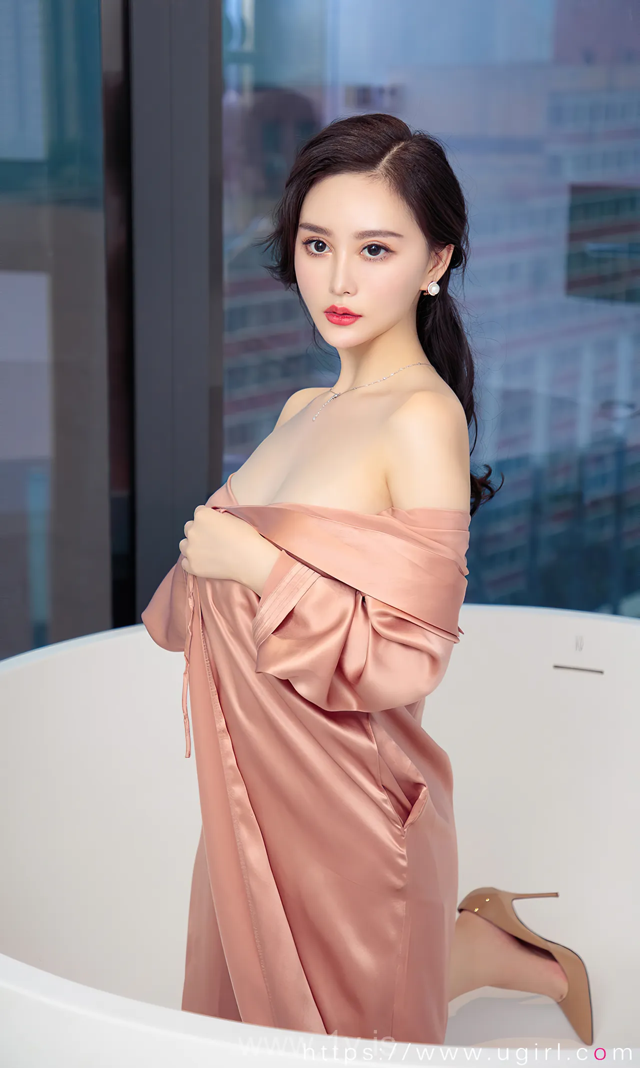 UGIRLS NO.1826 Sexy & Beautiful Chinese Homebody Girl 一言之合Hasand