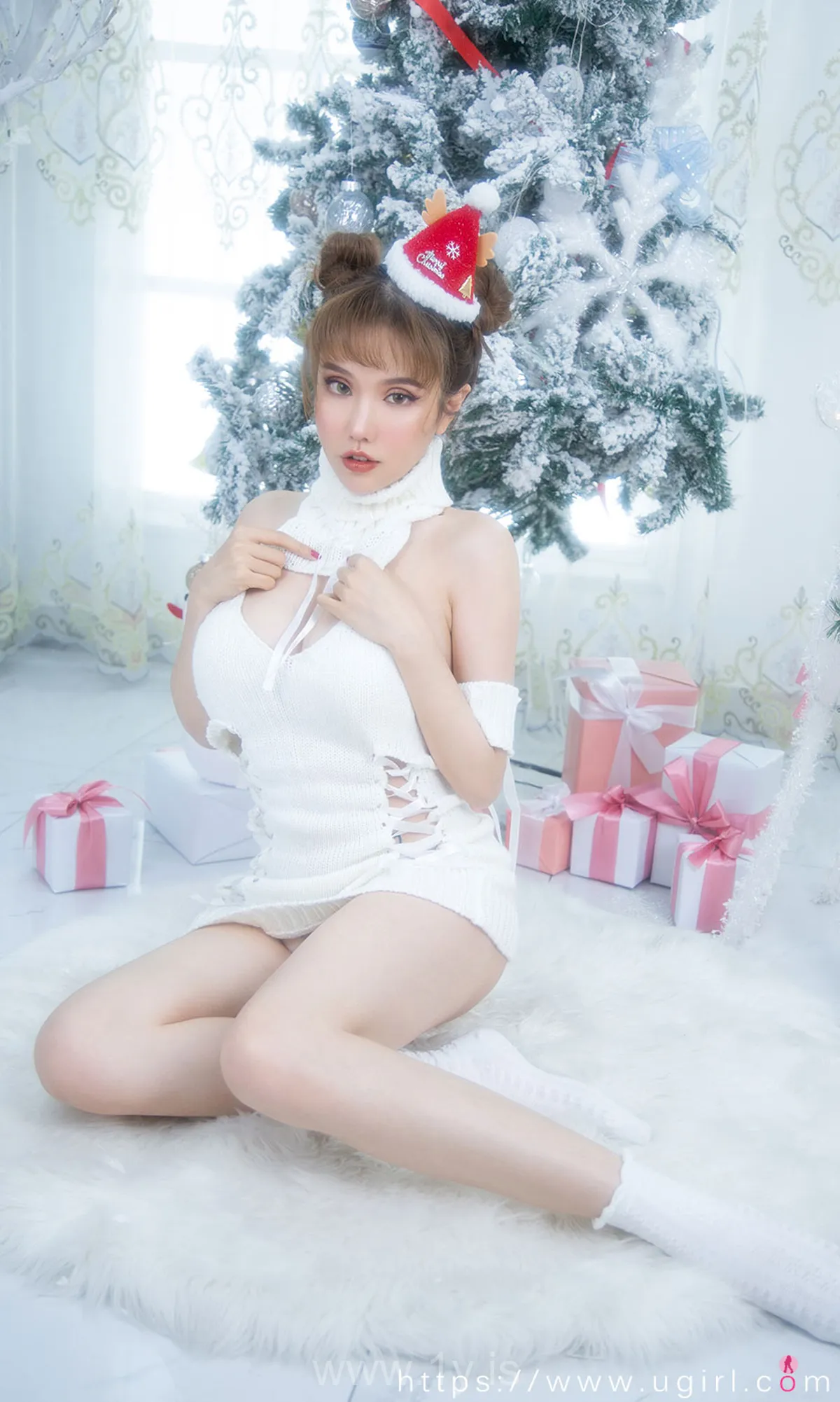 UGIRLS NO.1986 Stunning & Charming Chinese Girl 妮小妖双色圣诞