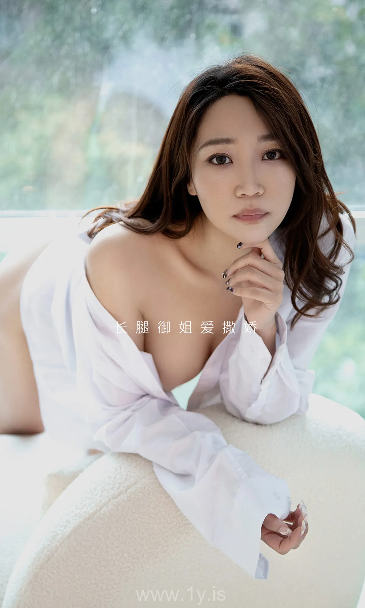 UGIRLS NO.2159 Appealing & Knockout Chinese Cougar 长腿妍嫣长腿御姐爱撒娇