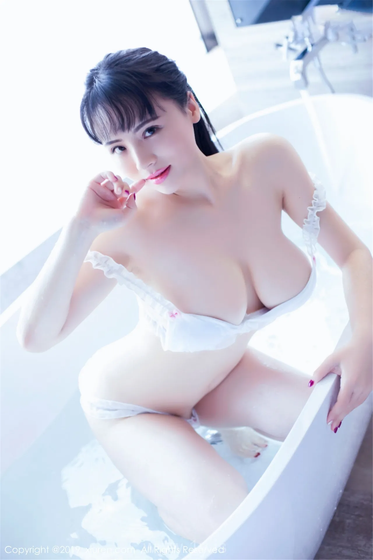 XIUREN(秀人网) NO.1431 Classy Asian Chick 蕊蕊ruirui