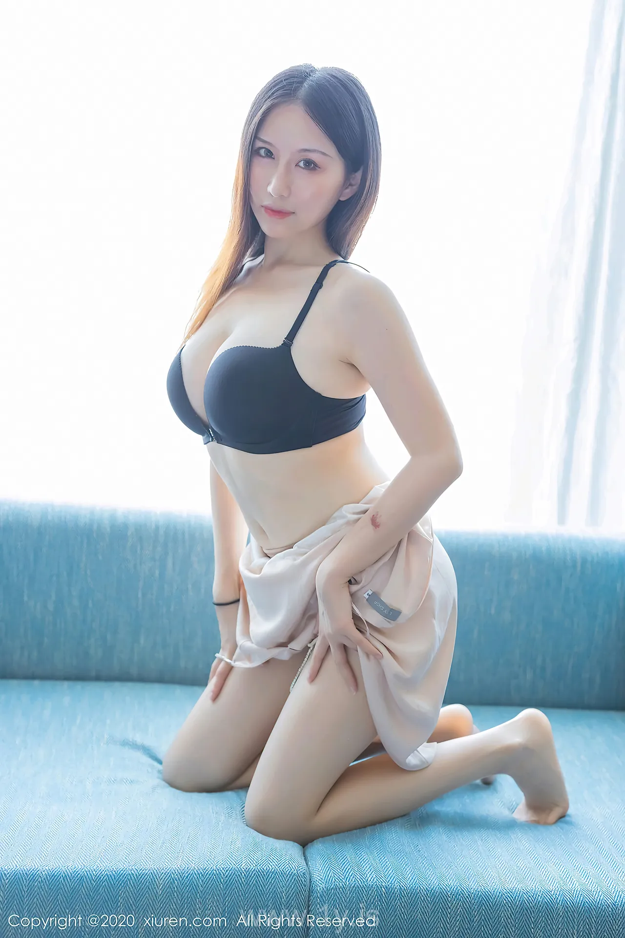 XIUREN(秀人网) NO.2505 Breathtaking & Pretty Asian Homebody Girl 月音瞳