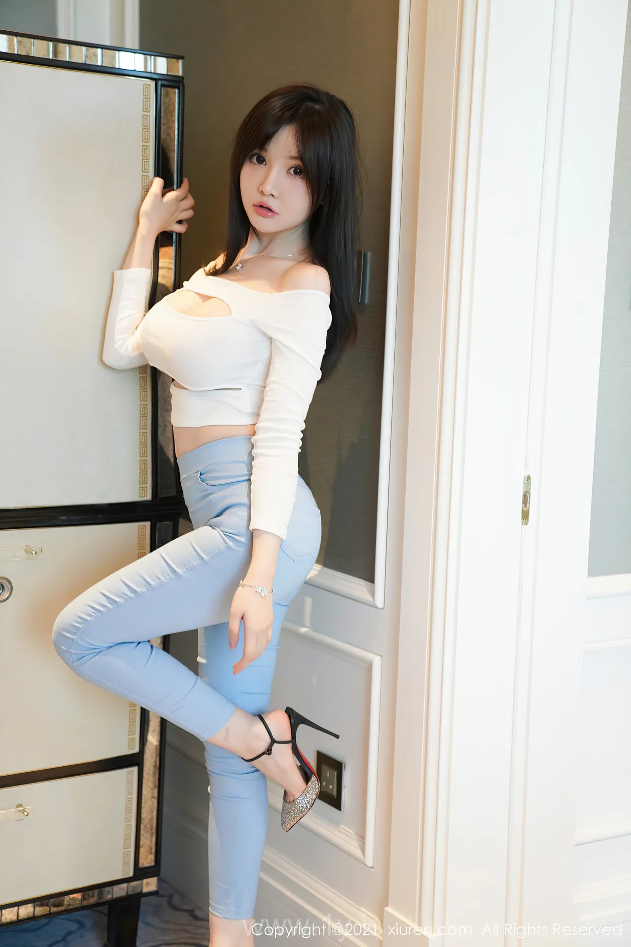 XIUREN(秀人网) NO.3055 Elegant Chinese Babe 糯美子MINIbabe