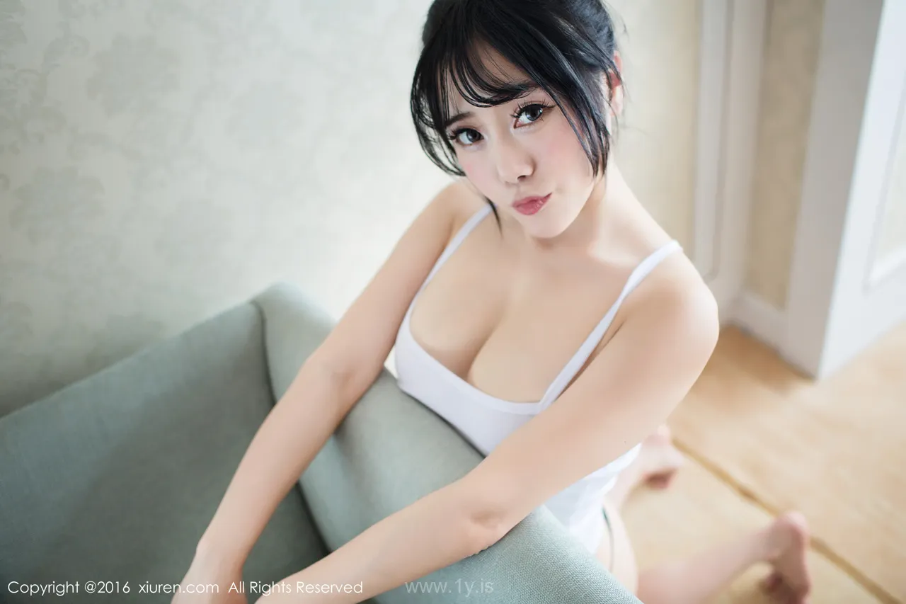 XIUREN(秀人网) NO.550 Decent Chinese Chick 兜豆靓Youlina