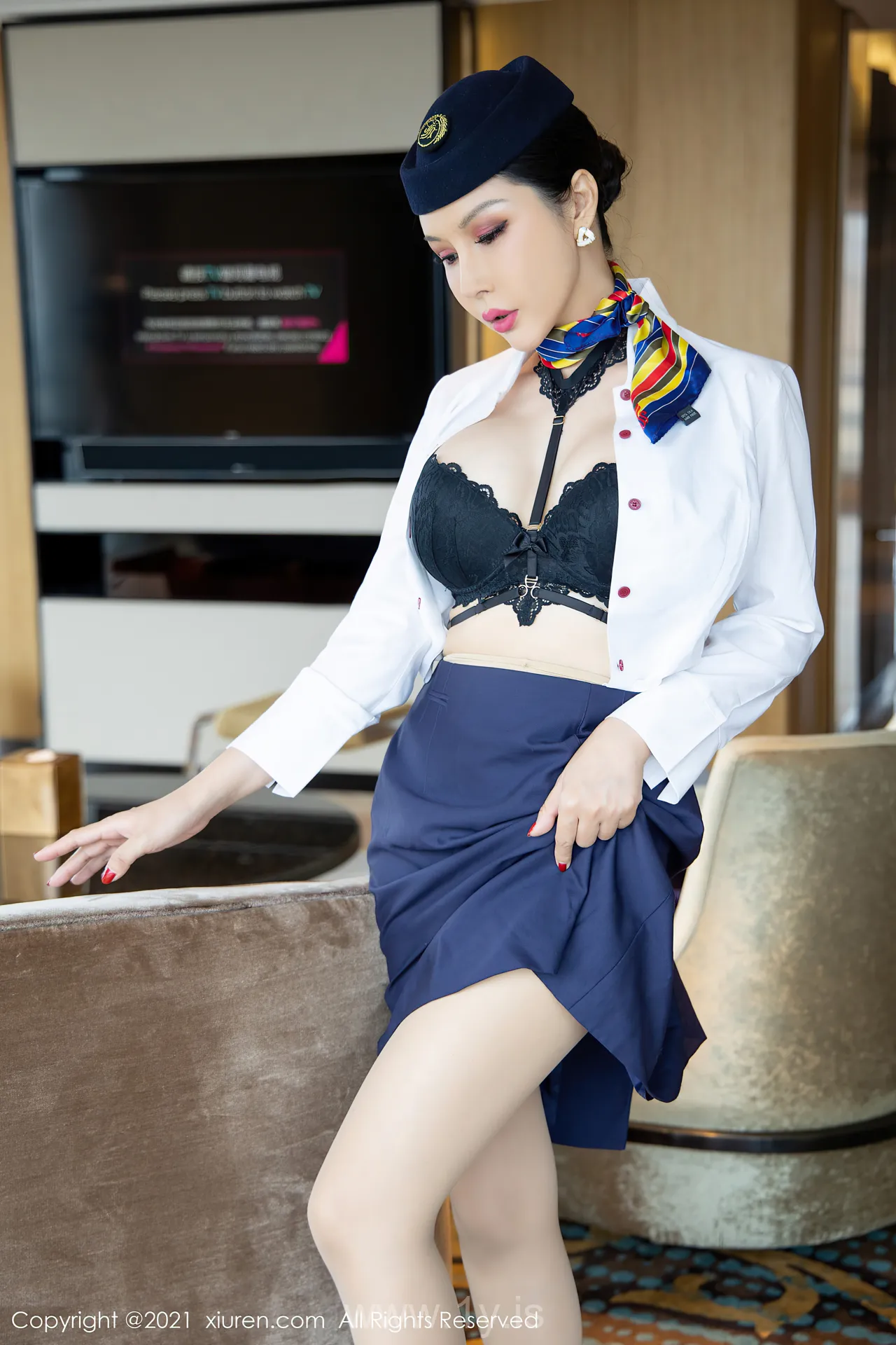 XIUREN(秀人网) NO.4050 Good-looking & Gorgeous Chinese Mature Princess 田冰冰