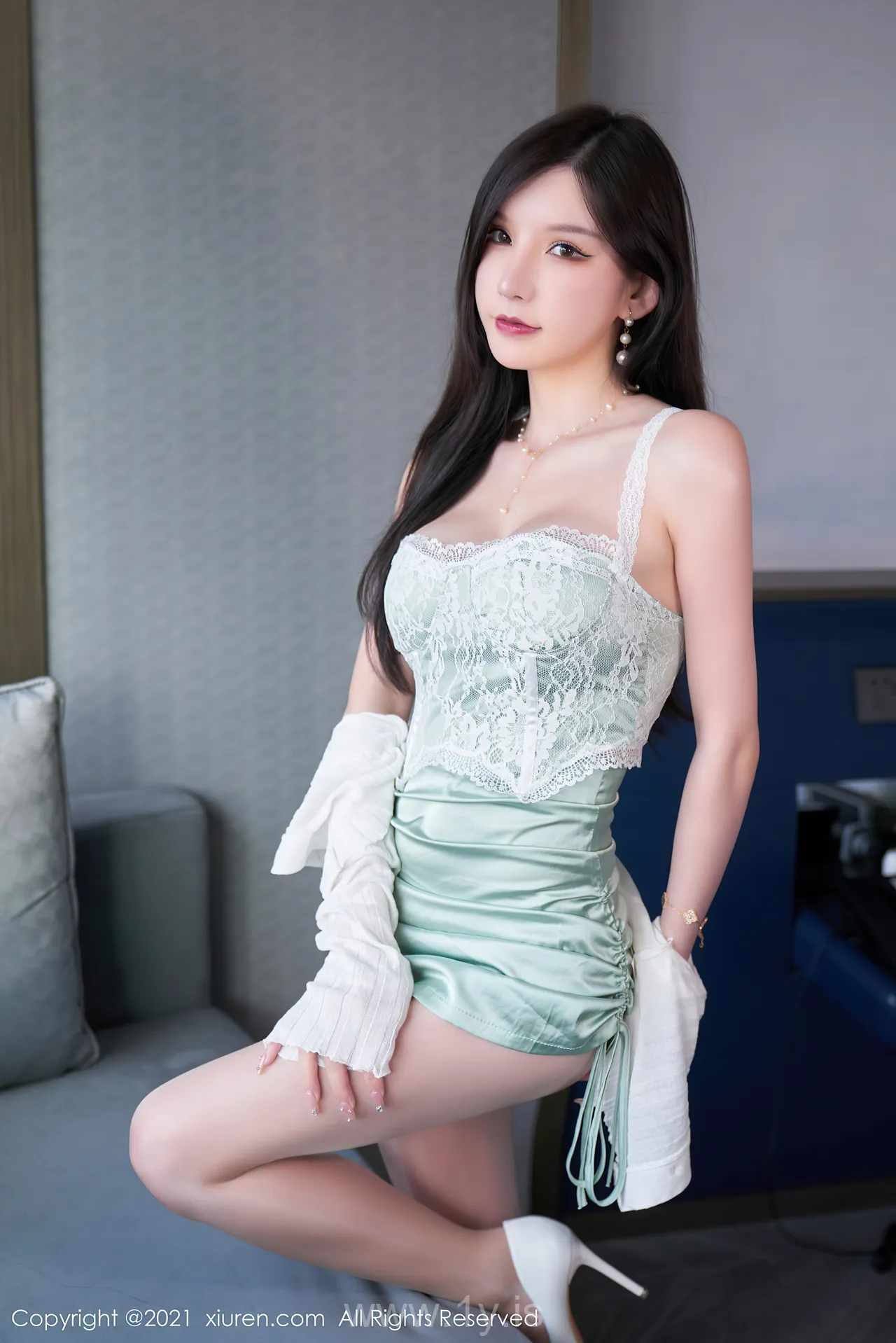 XIUREN(秀人网) NO.4054 Delightful & Lively Chinese Babe 周于希Sandy