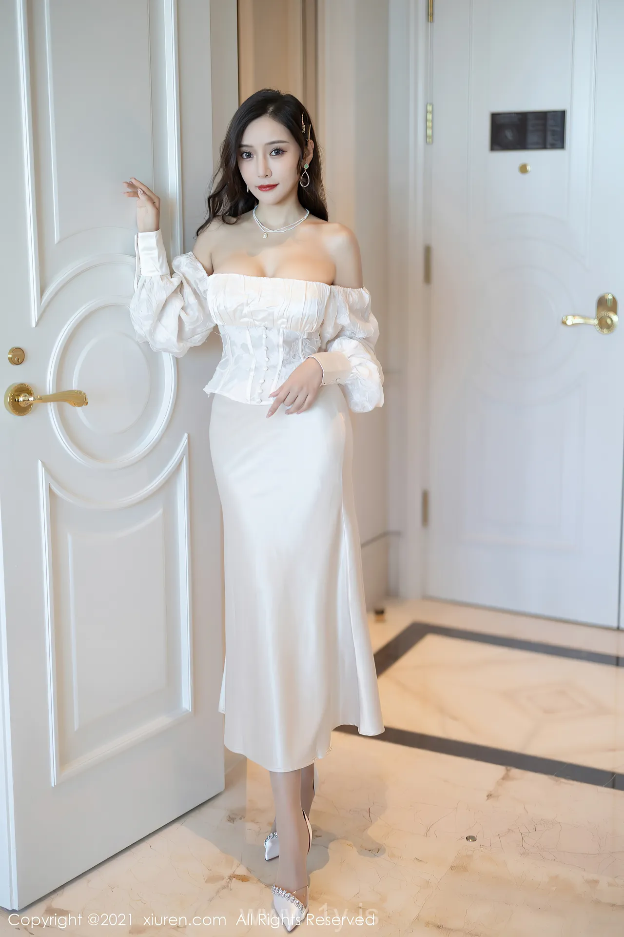 XIUREN(秀人网) NO.4136 Elegant Asian Babe 王馨瑶yanni