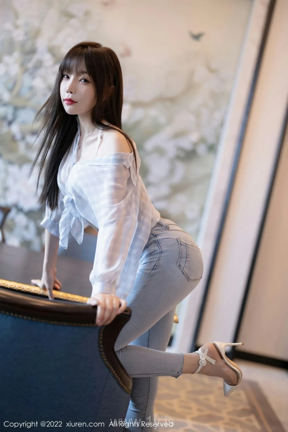 XIUREN(秀人网) NO.4976 Slender Chinese Hottie 芝芝Booty