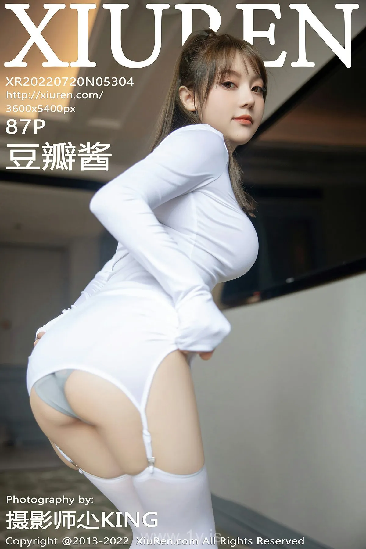 XIUREN(秀人网) No.5304 Slender & Stylish Chinese Babe 豆瓣酱