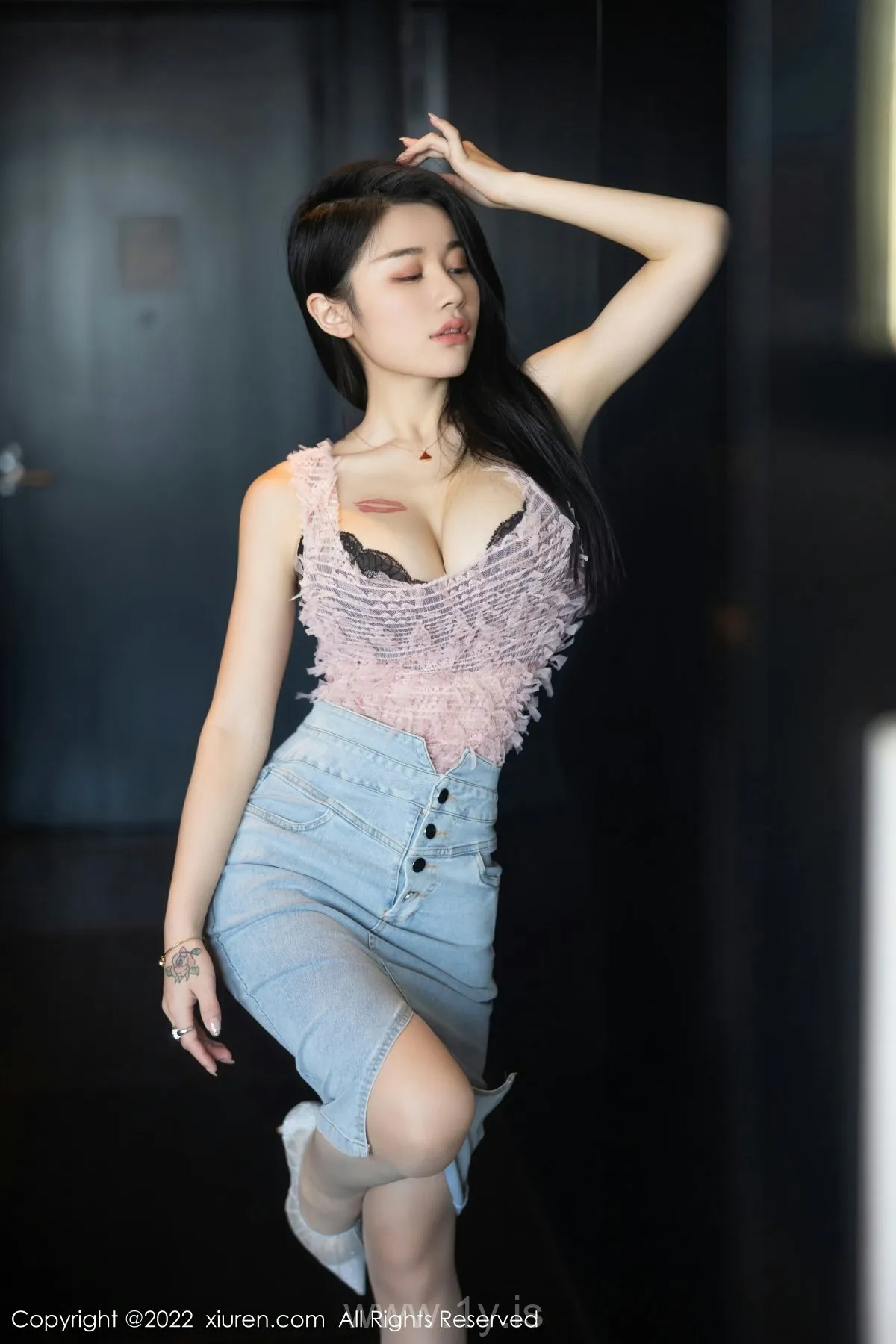 XIUREN(秀人网) No.5489 Fashionable Chinese Hottie 美七Mia