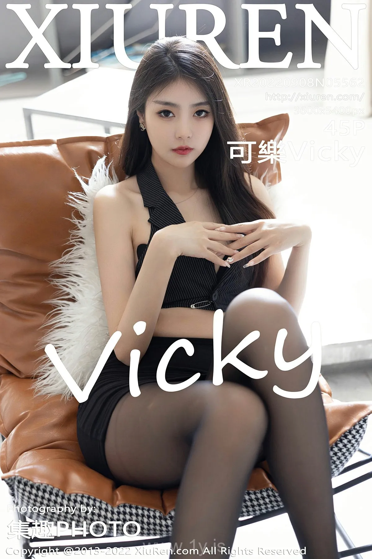 XIUREN(秀人网) No.5562 Irresistible & Fair Chinese Cougar 可樂Vicky