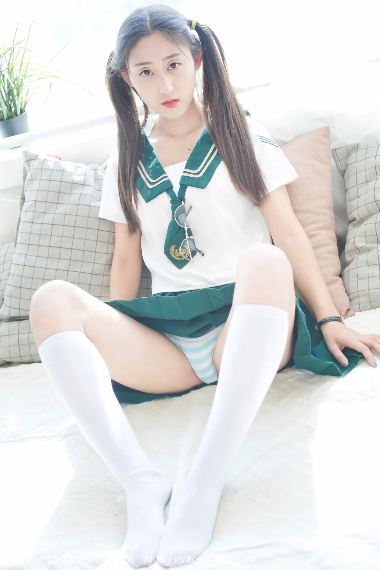 XIUREN(秀人网) NO.802 Classy Asian Babe 雨涵Iris