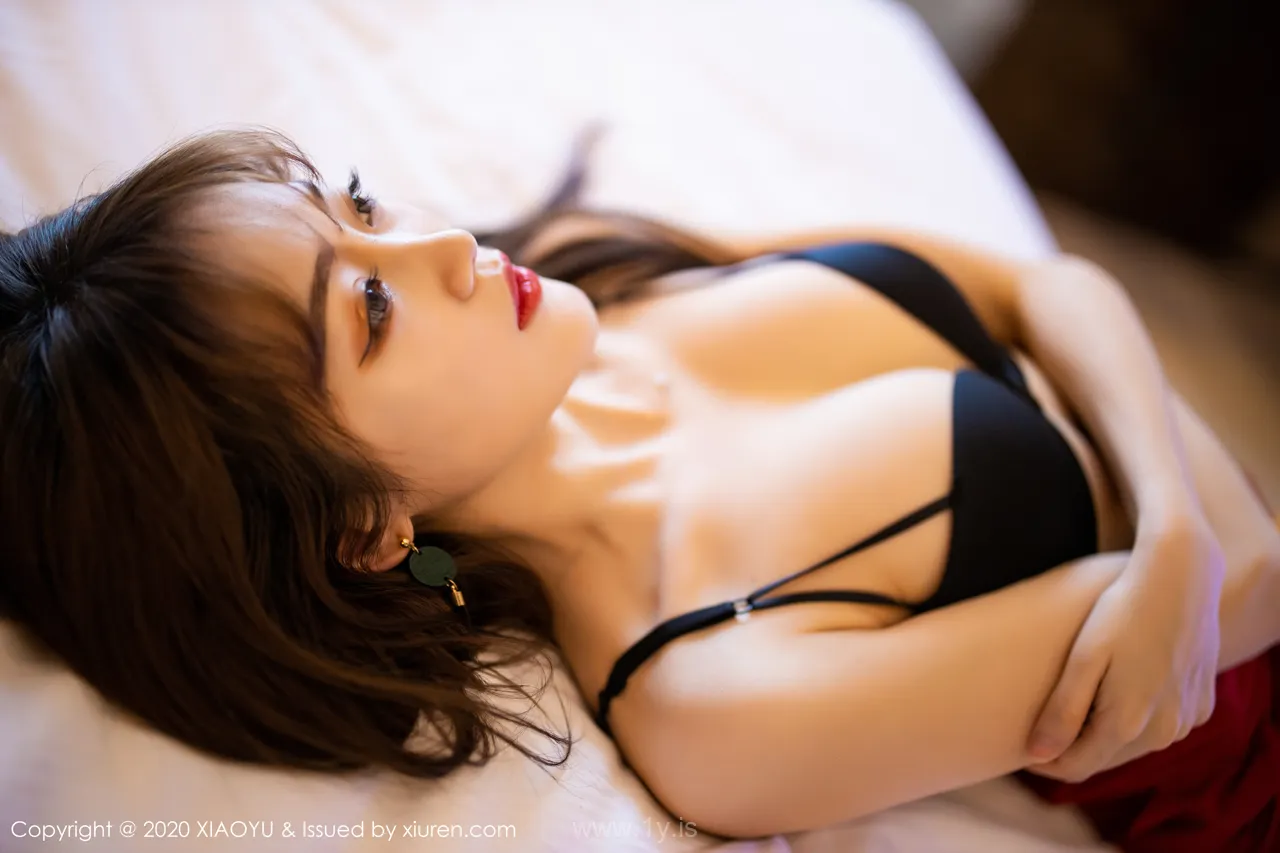 语画界 VOL.313 Delightful & Extraordinary Chinese Babe 红裙黑丝允儿Claire